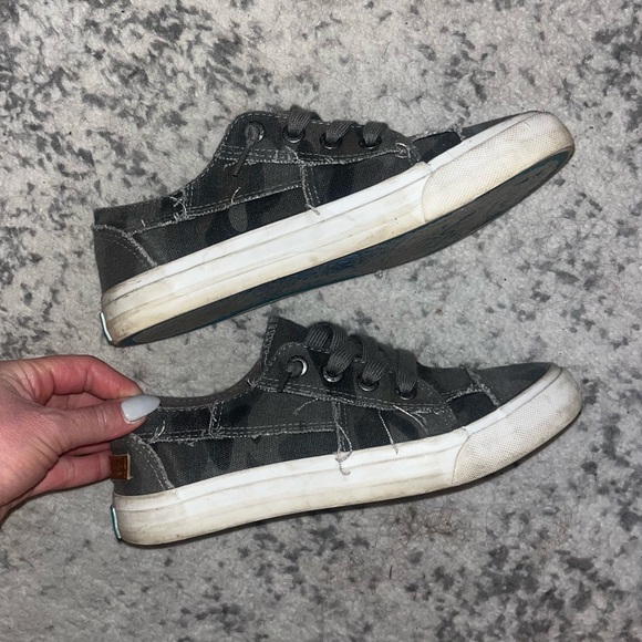 BLOWFISH | ‘Maxine’ Camo Slip-On Sneaker - Picture 6 of 8